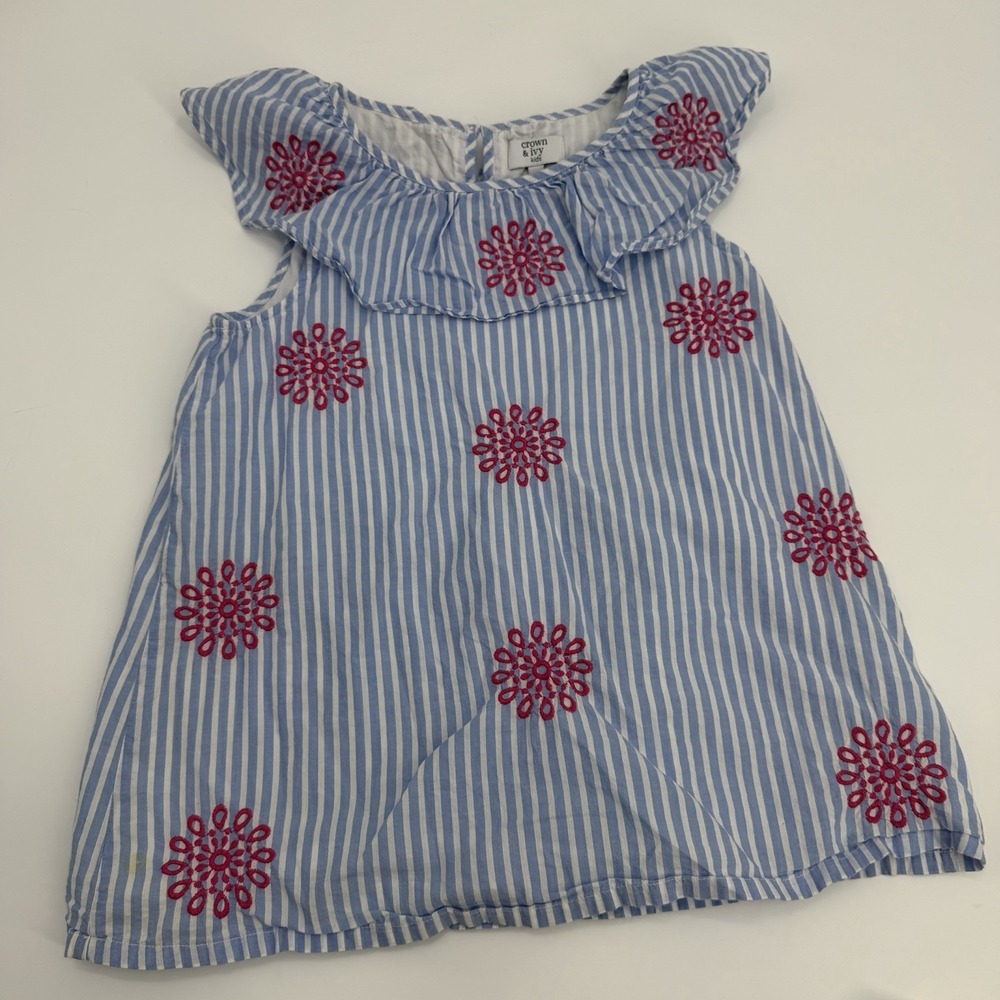 Crown and Ivy girls blue floral embroidered seersucker ruffle collar tunic Top L